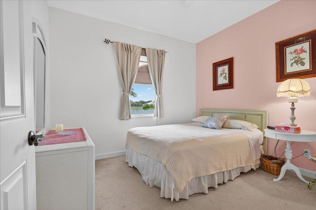 Activo con contrato: $350,000 (3 camas, 2 baños, 1569 Pies cuadrados)