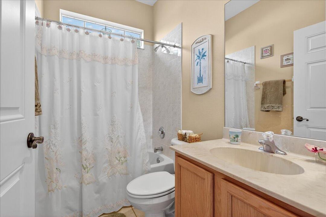 Activo con contrato: $350,000 (3 camas, 2 baños, 1569 Pies cuadrados)