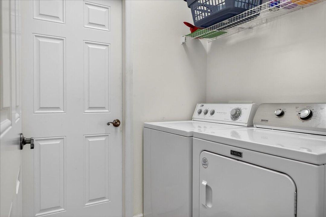 Activo con contrato: $350,000 (3 camas, 2 baños, 1569 Pies cuadrados)