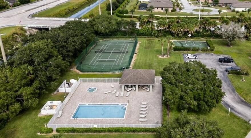 Activo con contrato: $350,000 (3 camas, 2 baños, 1569 Pies cuadrados)