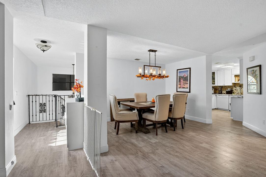 待售: $450,000 (3 贝兹, 2 浴室, 2149 平方英尺)