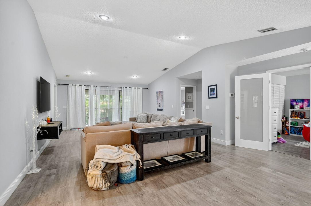 待售: $450,000 (3 贝兹, 2 浴室, 2149 平方英尺)