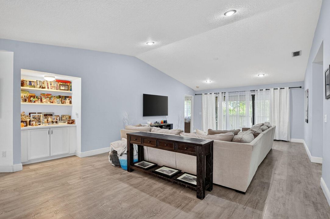 待售: $450,000 (3 贝兹, 2 浴室, 2149 平方英尺)