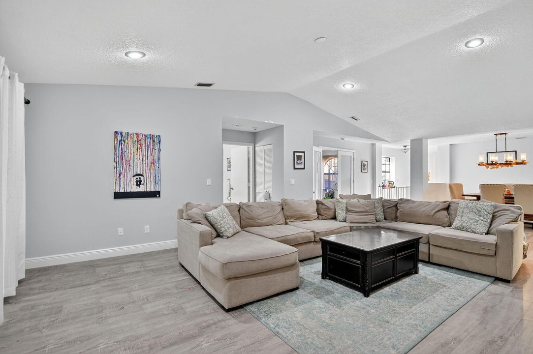 待售: $450,000 (3 贝兹, 2 浴室, 2149 平方英尺)