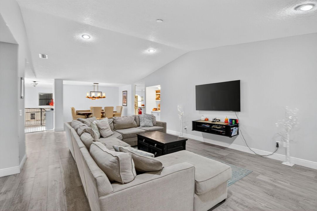 待售: $450,000 (3 贝兹, 2 浴室, 2149 平方英尺)