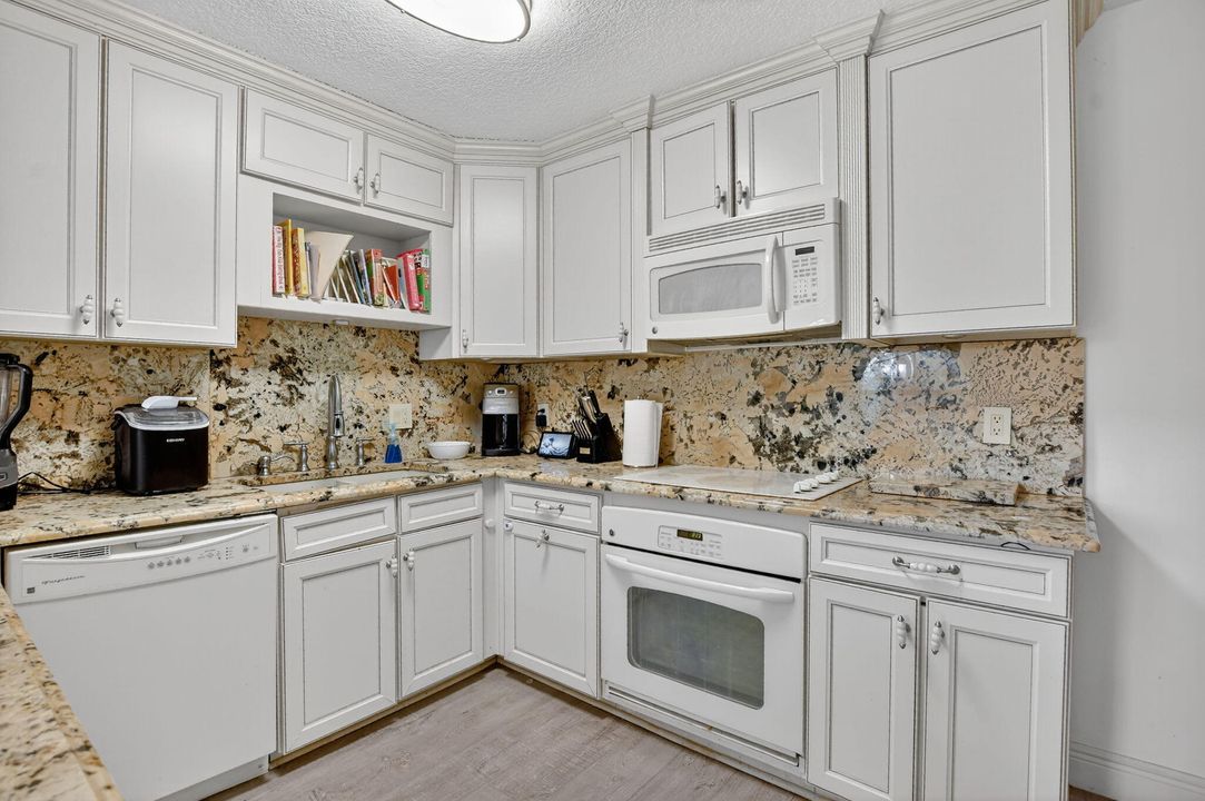 待售: $450,000 (3 贝兹, 2 浴室, 2149 平方英尺)