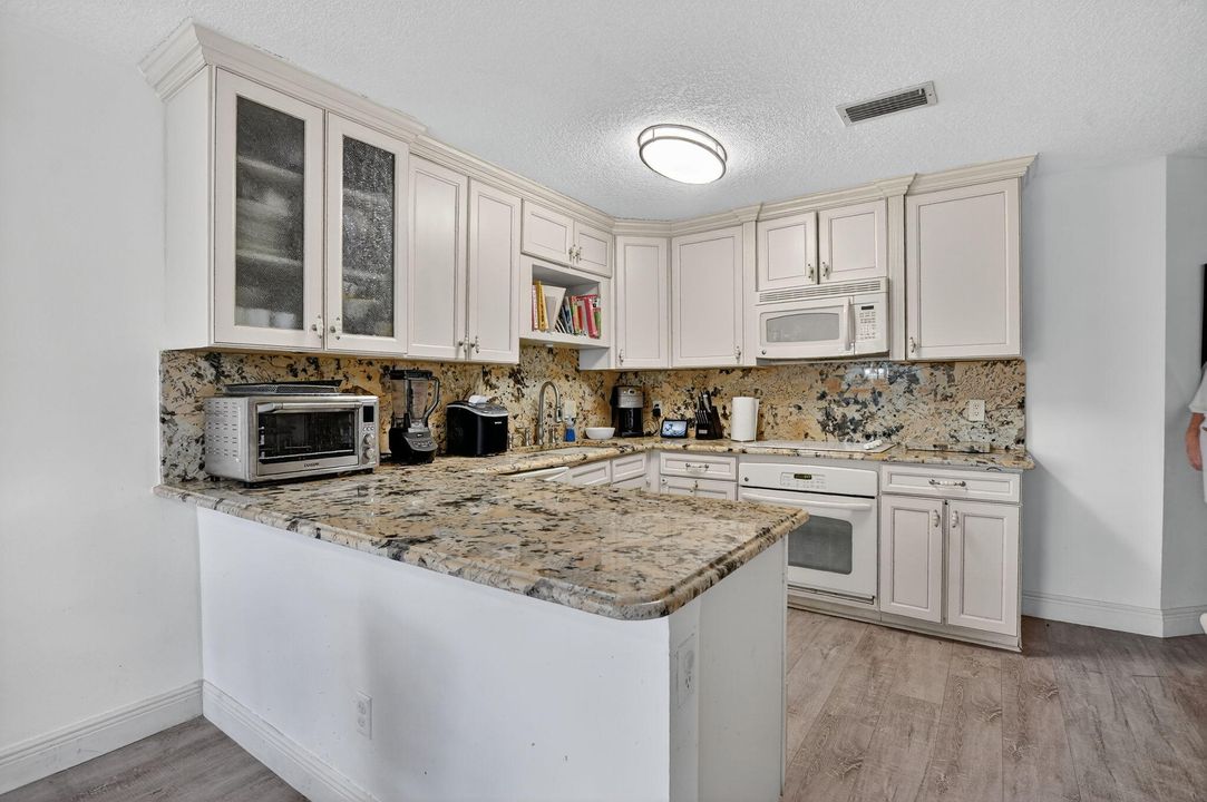 待售: $450,000 (3 贝兹, 2 浴室, 2149 平方英尺)