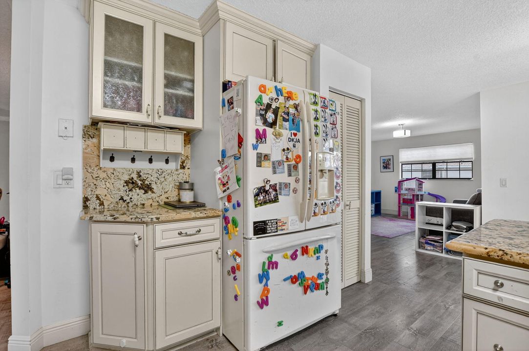 待售: $450,000 (3 贝兹, 2 浴室, 2149 平方英尺)