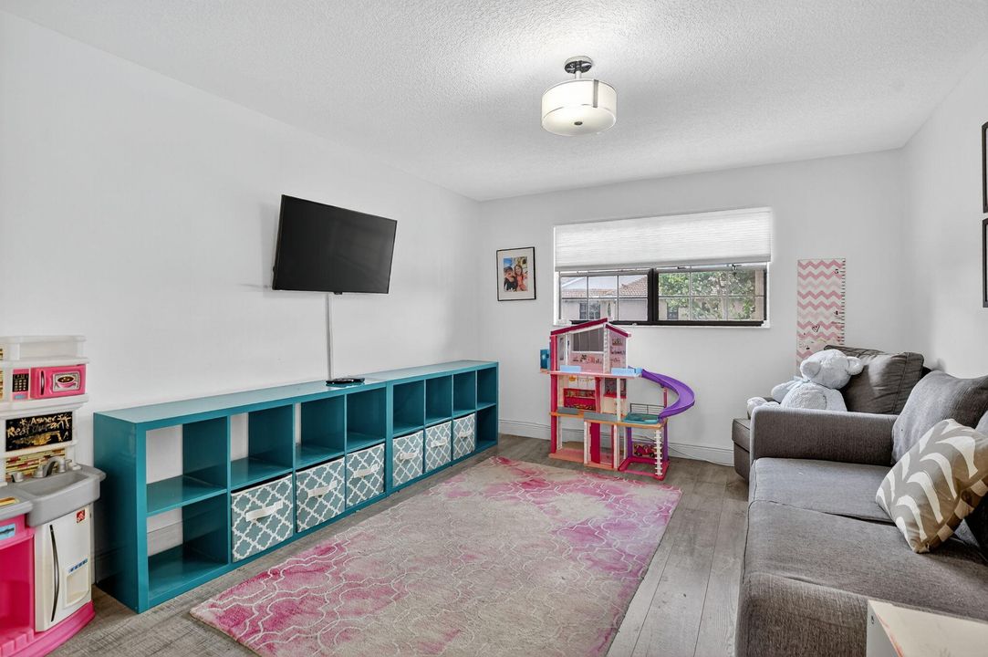 待售: $450,000 (3 贝兹, 2 浴室, 2149 平方英尺)