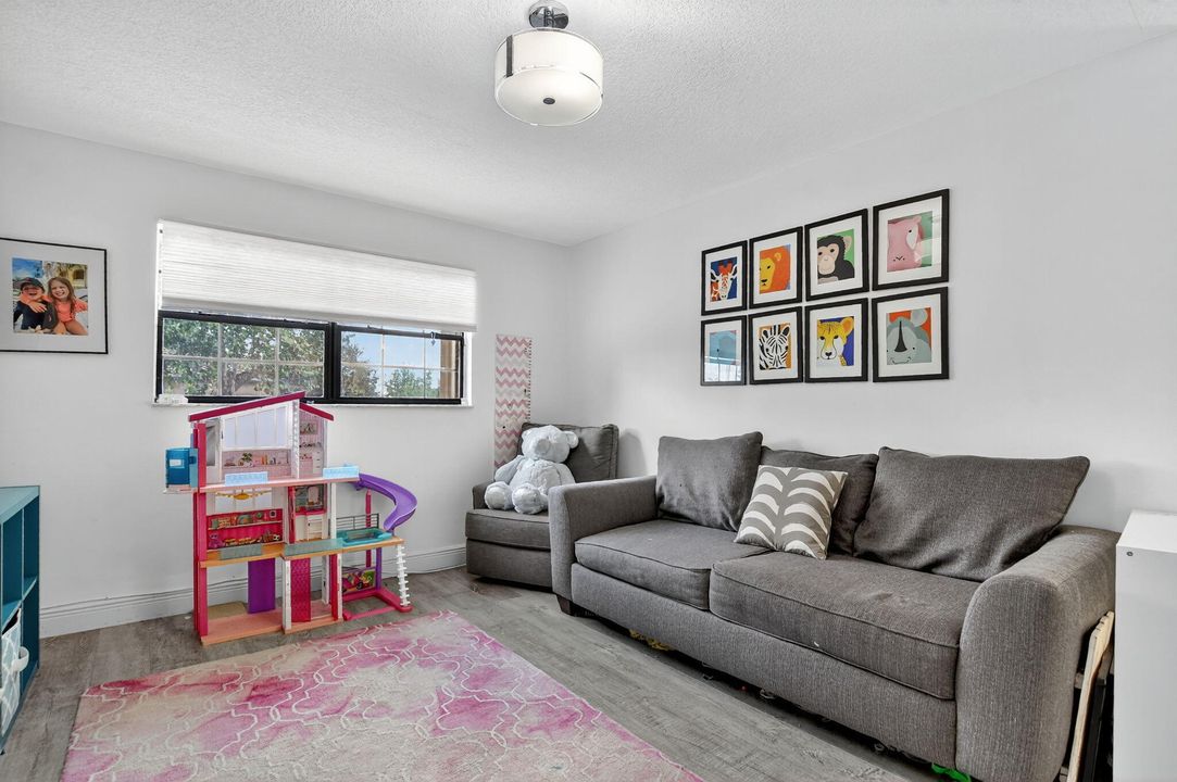 待售: $450,000 (3 贝兹, 2 浴室, 2149 平方英尺)