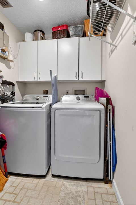 待售: $450,000 (3 贝兹, 2 浴室, 2149 平方英尺)