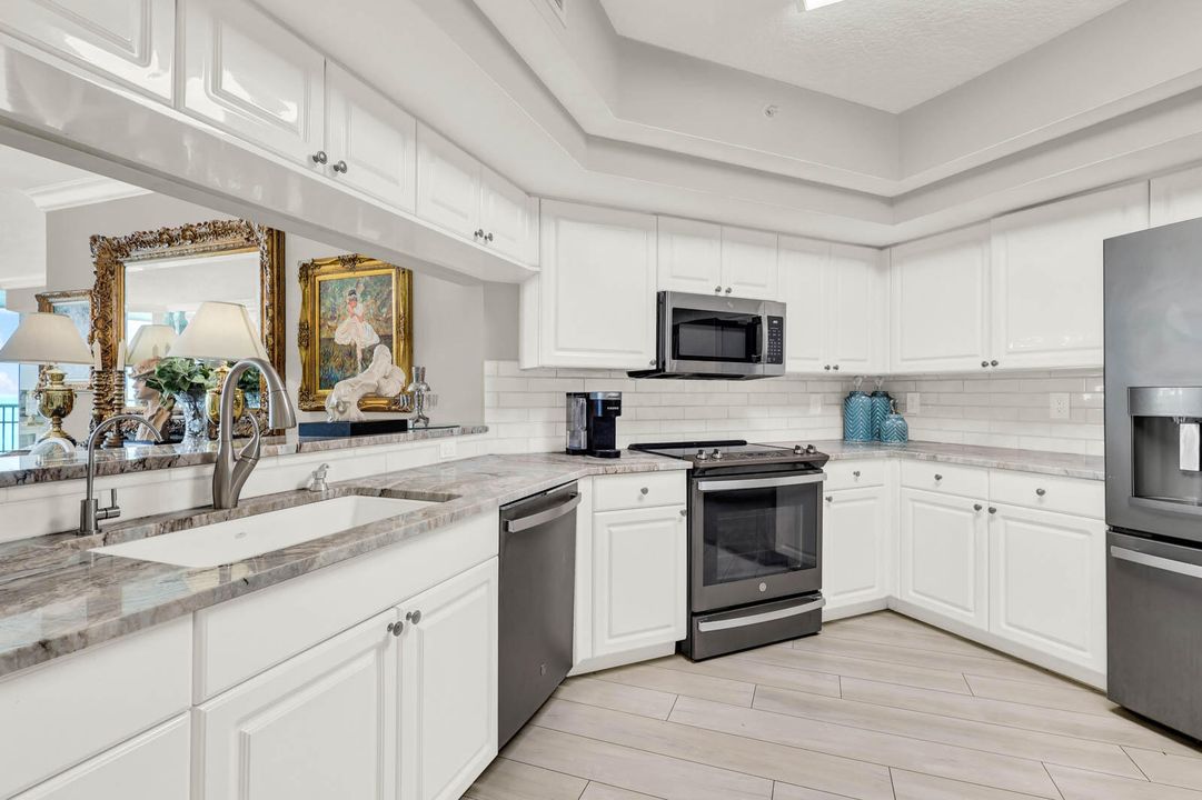 For Sale: $1,075,000 (3 beds, 2 baths, 1929 Square Feet)