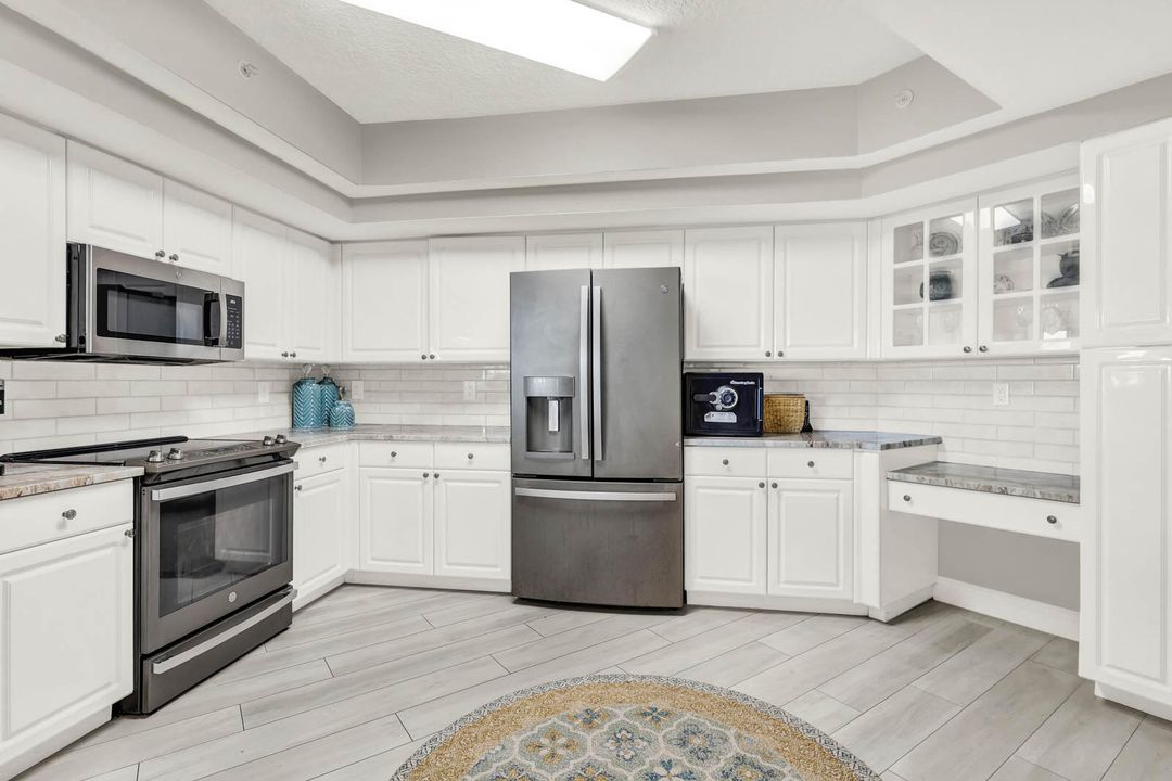 For Sale: $1,075,000 (3 beds, 2 baths, 1929 Square Feet)