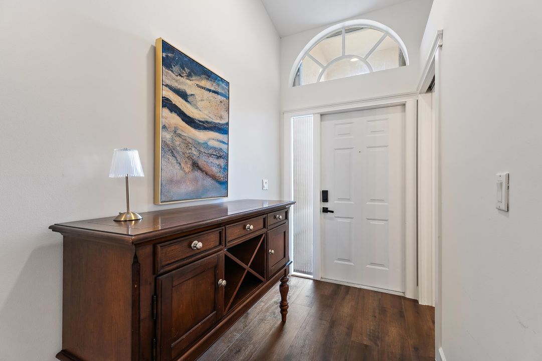 Activo con contrato: $685,000 (3 camas, 2 baños, 1801 Pies cuadrados)