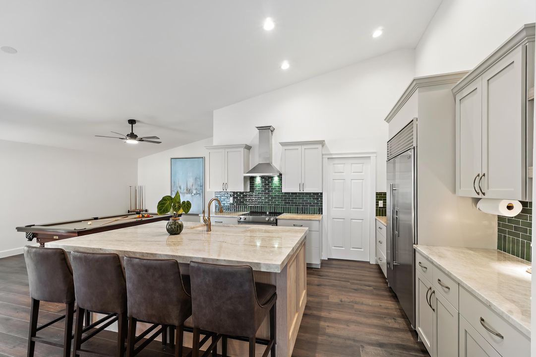 Activo con contrato: $685,000 (3 camas, 2 baños, 1801 Pies cuadrados)