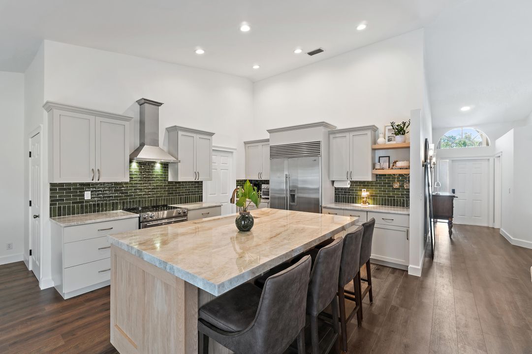 Activo con contrato: $685,000 (3 camas, 2 baños, 1801 Pies cuadrados)