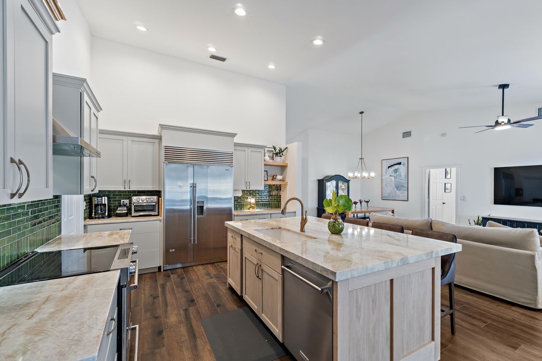 Activo con contrato: $685,000 (3 camas, 2 baños, 1801 Pies cuadrados)