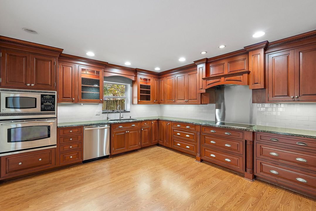 出租: $3,000 (3 贝兹, 2 浴室, 1633 平方英尺)