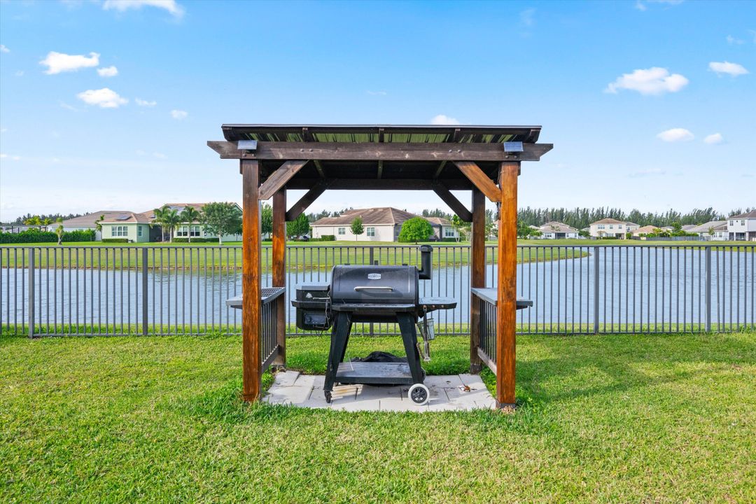 待售: $585,000 (3 贝兹, 2 浴室, 2042 平方英尺)