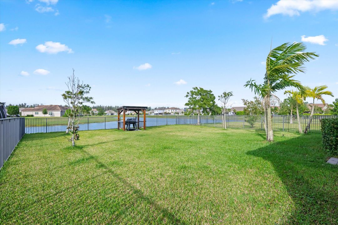 待售: $585,000 (3 贝兹, 2 浴室, 2042 平方英尺)