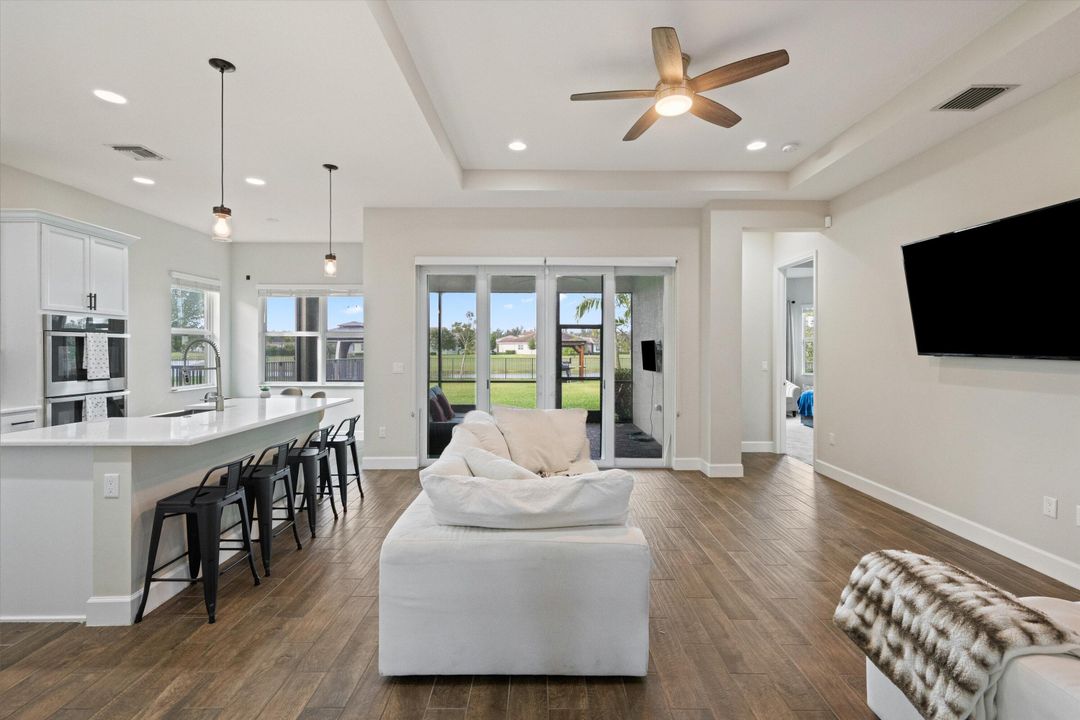 待售: $585,000 (3 贝兹, 2 浴室, 2042 平方英尺)