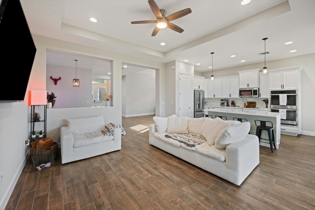 待售: $585,000 (3 贝兹, 2 浴室, 2042 平方英尺)