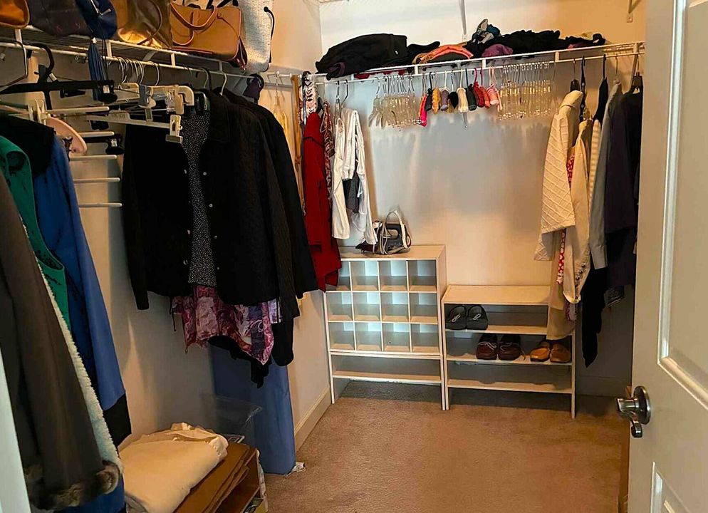 Activo con contrato: $350,000 (3 camas, 2 baños, 1569 Pies cuadrados)