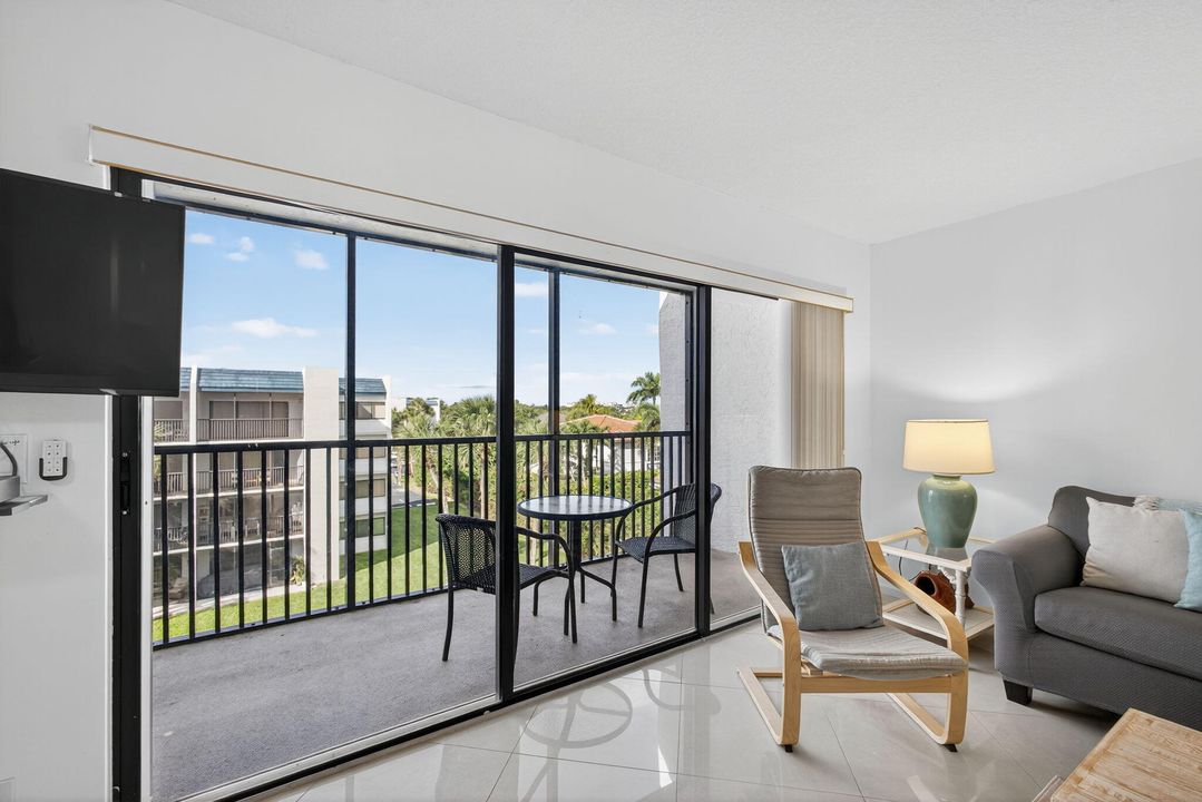 На продажу: $349,000 (1 спален, 1 ванн, 860 Квадратных фут)