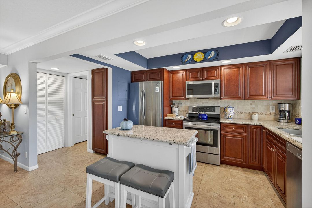 待售: $239,000 (2 贝兹, 2 浴室, 1162 平方英尺)