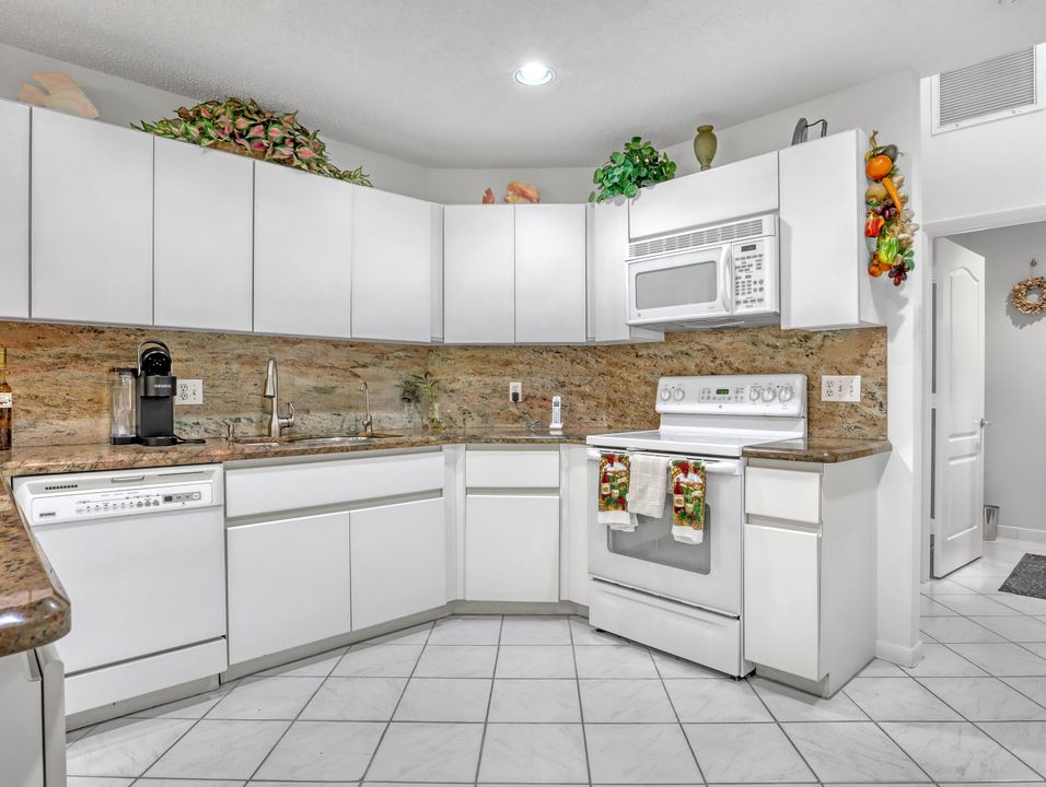 For Sale: $750,000 (3 beds, 2 baths, 2095 Square Feet)