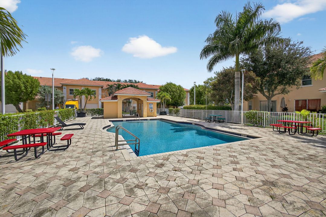 En Venta: $300,000 (3 camas, 2 baños, 1543 Pies cuadrados)