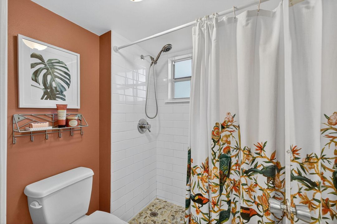 待售: $239,000 (2 贝兹, 2 浴室, 1162 平方英尺)