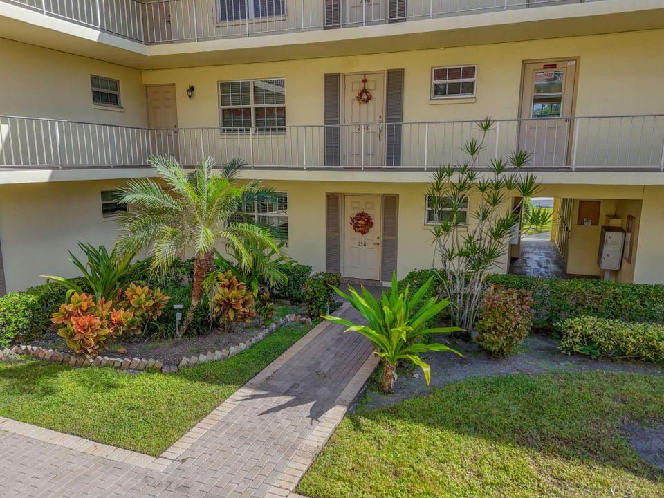 待售: $239,000 (2 贝兹, 2 浴室, 1162 平方英尺)