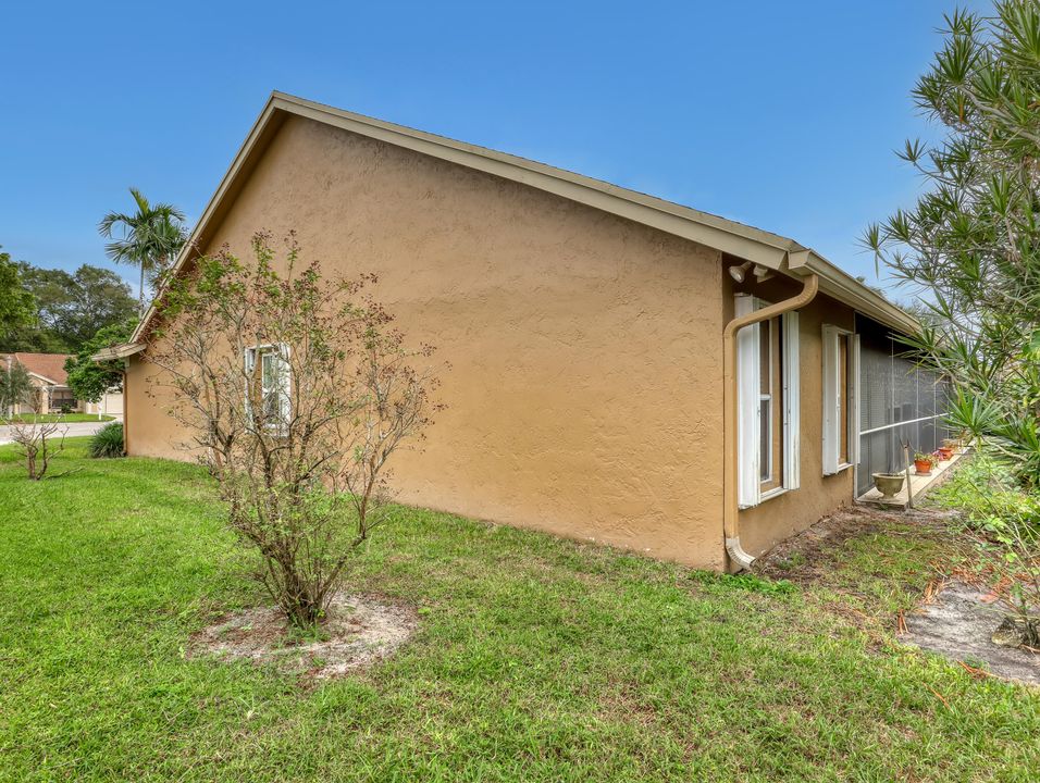For Sale: $750,000 (3 beds, 2 baths, 2095 Square Feet)