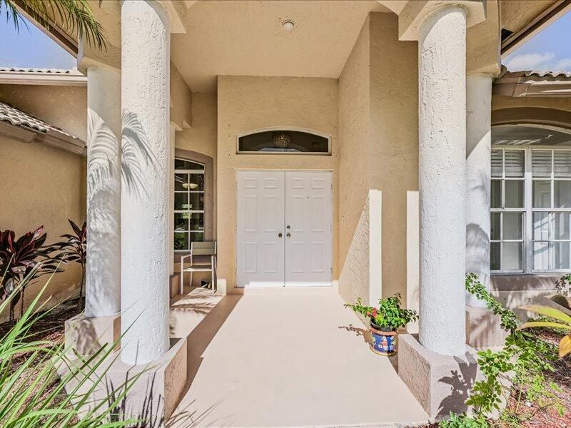 For Sale: $1,189,000 (4 beds, 2 baths, 2500 Square Feet)