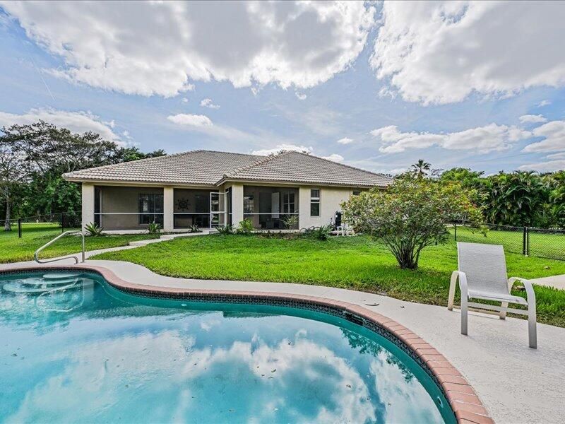 For Sale: $1,189,000 (4 beds, 2 baths, 2500 Square Feet)