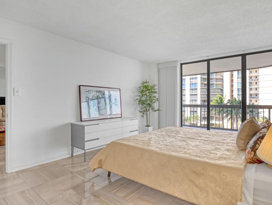 На продажу: $599,000 (2 спален, 2 ванн, 1291 Квадратных фут)