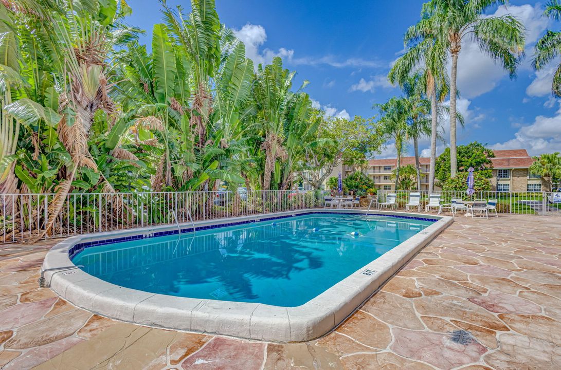 待售: $239,000 (2 贝兹, 2 浴室, 1162 平方英尺)