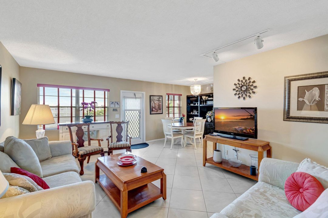 待售: $129,900 (2 贝兹, 1 浴室, 861 平方英尺)