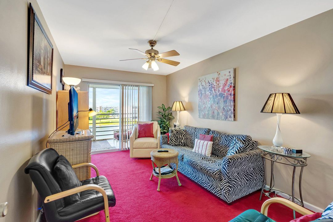 待售: $129,900 (2 贝兹, 1 浴室, 861 平方英尺)