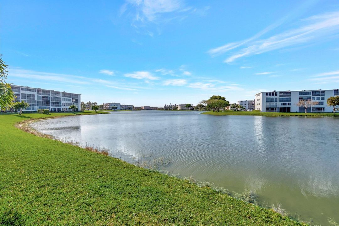 待售: $129,900 (2 贝兹, 1 浴室, 861 平方英尺)