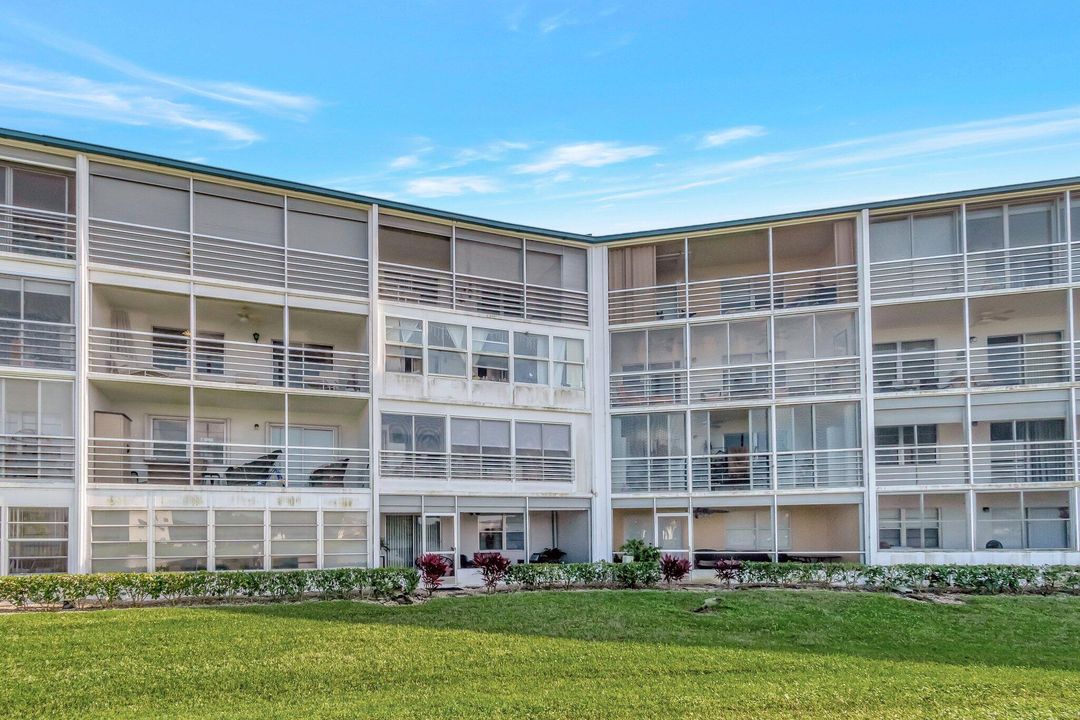 待售: $129,900 (2 贝兹, 1 浴室, 861 平方英尺)