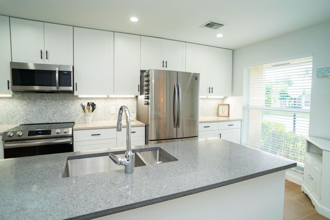 出租: $4,000 (2 贝兹, 2 浴室, 1100 平方英尺)