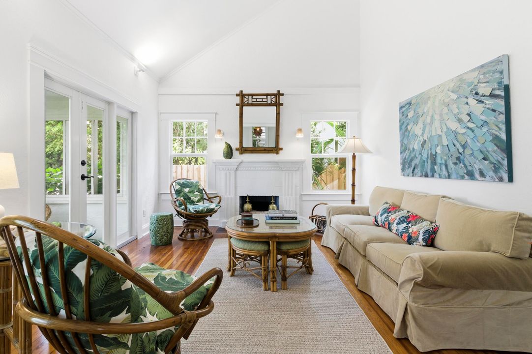 For Sale: $4,150,000 (3 beds, 2 baths, 1728 Square Feet)