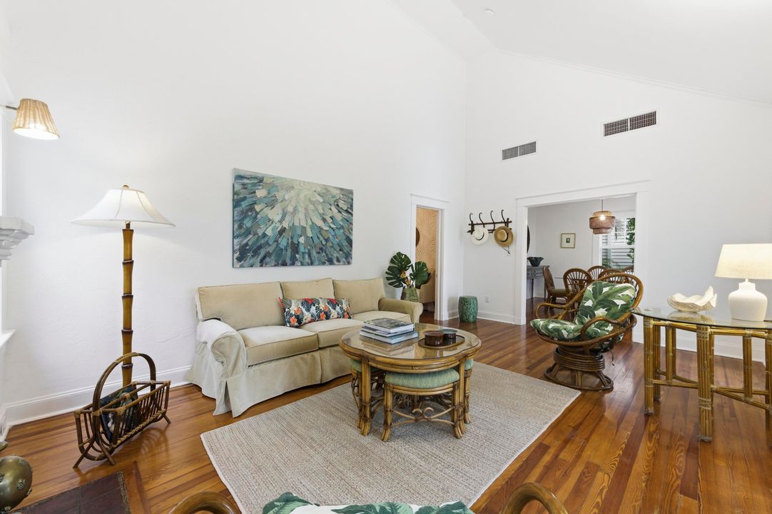 For Sale: $4,150,000 (3 beds, 2 baths, 1728 Square Feet)