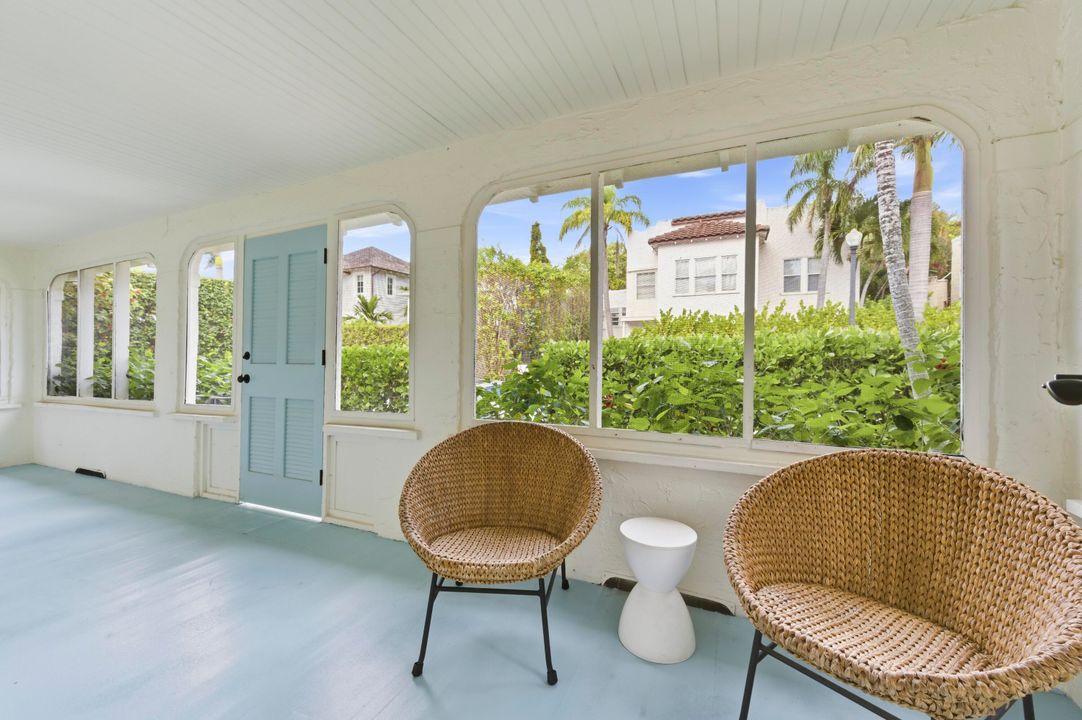 For Sale: $4,150,000 (3 beds, 2 baths, 1728 Square Feet)