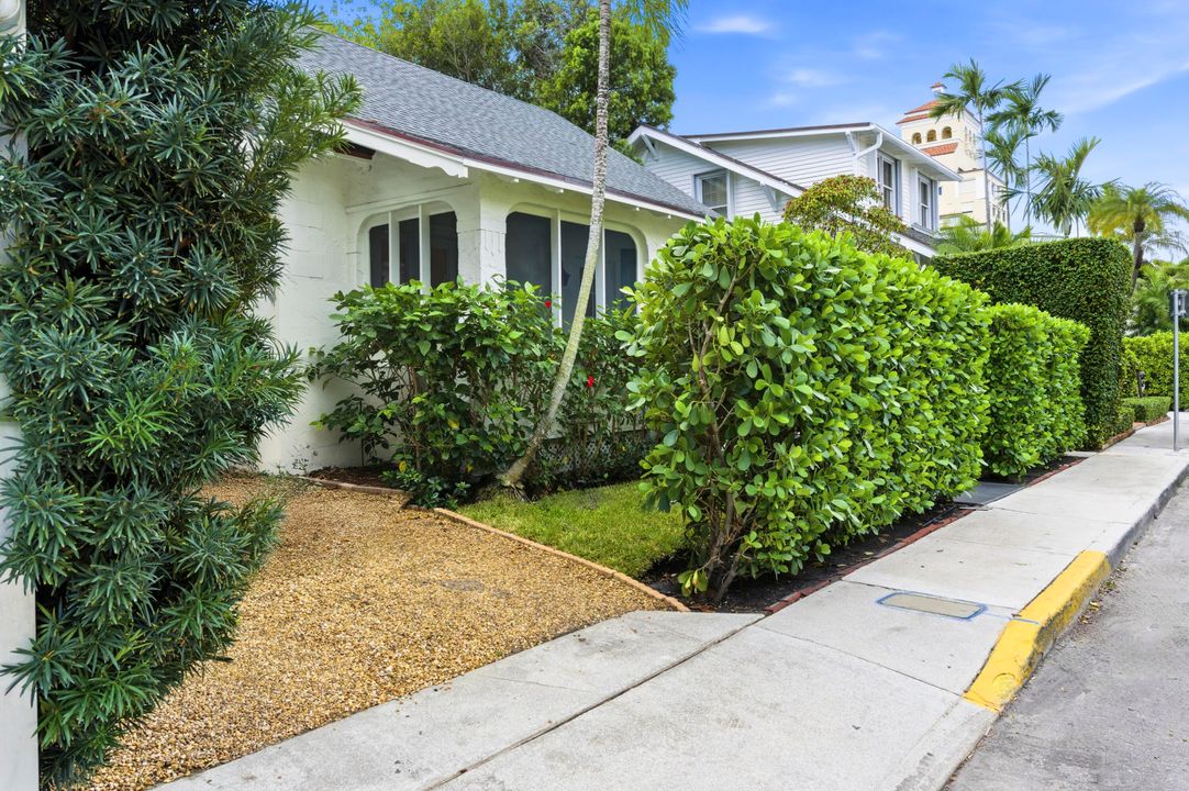 For Sale: $4,150,000 (3 beds, 2 baths, 1728 Square Feet)