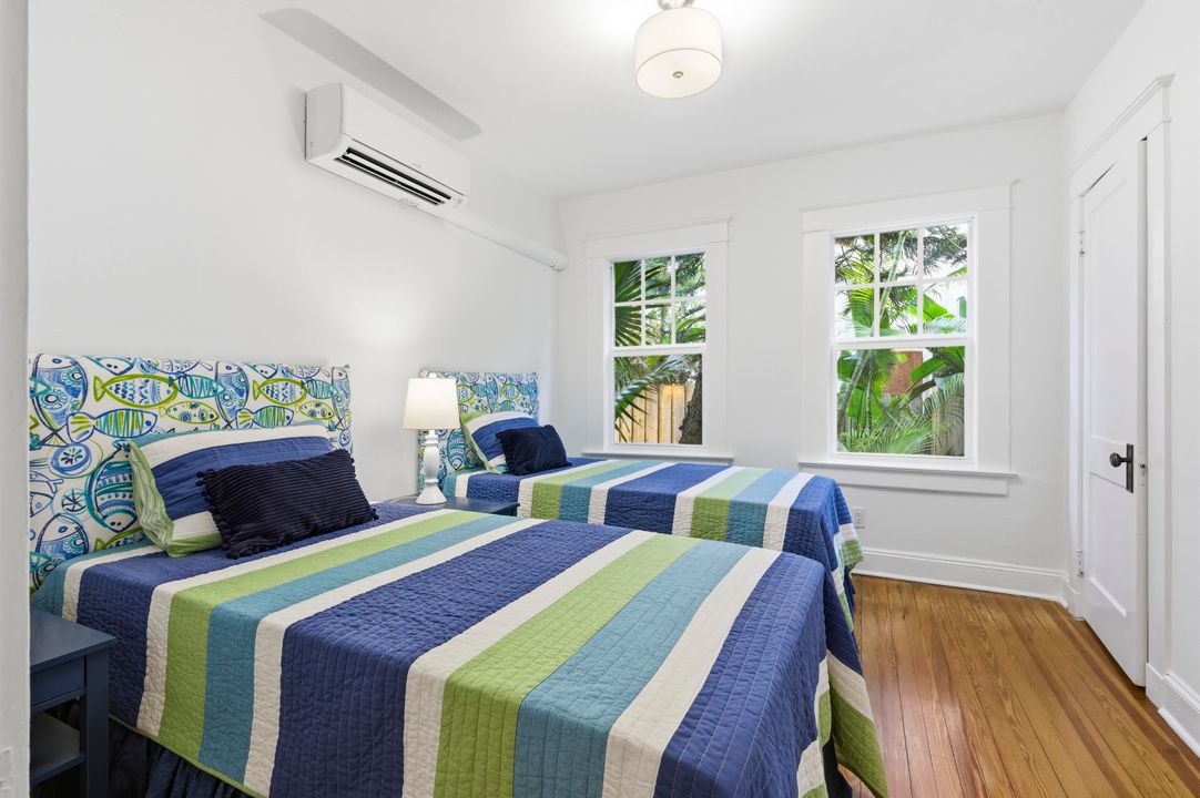 For Sale: $4,150,000 (3 beds, 2 baths, 1728 Square Feet)