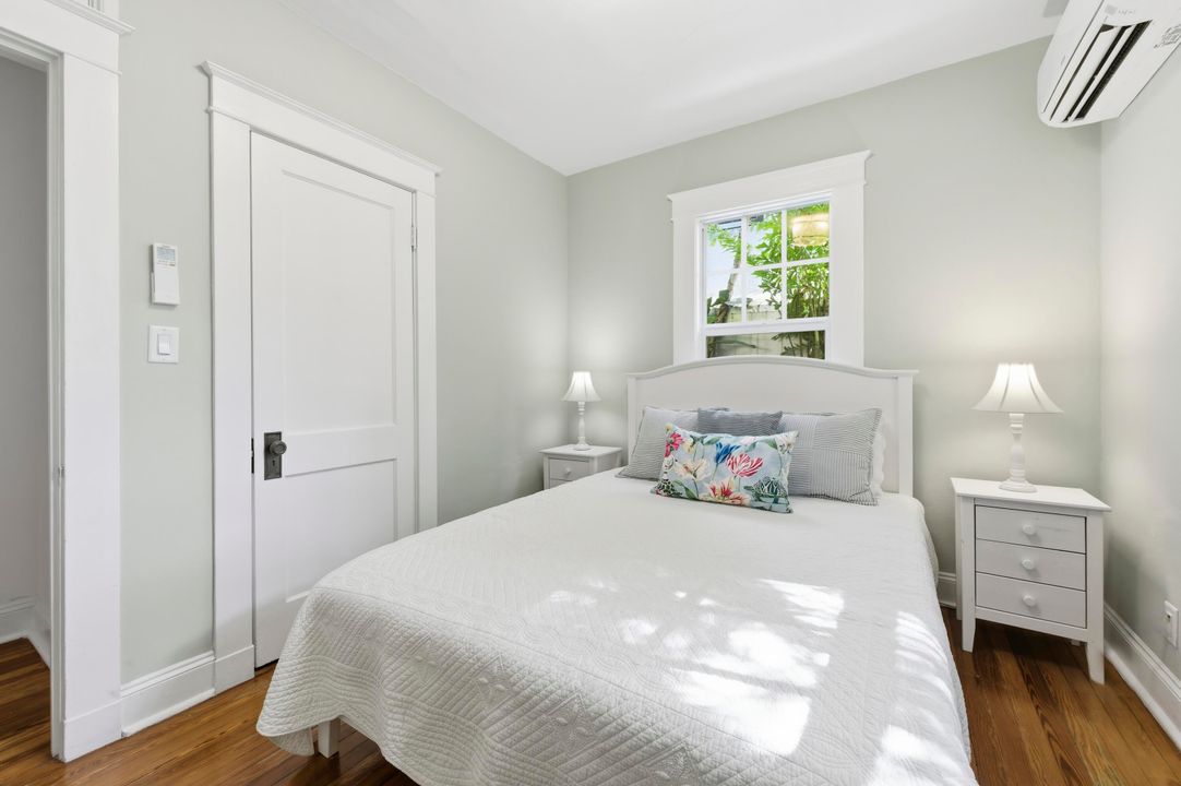 For Sale: $4,150,000 (3 beds, 2 baths, 1728 Square Feet)