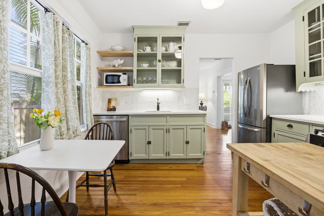 For Sale: $4,150,000 (3 beds, 2 baths, 1728 Square Feet)